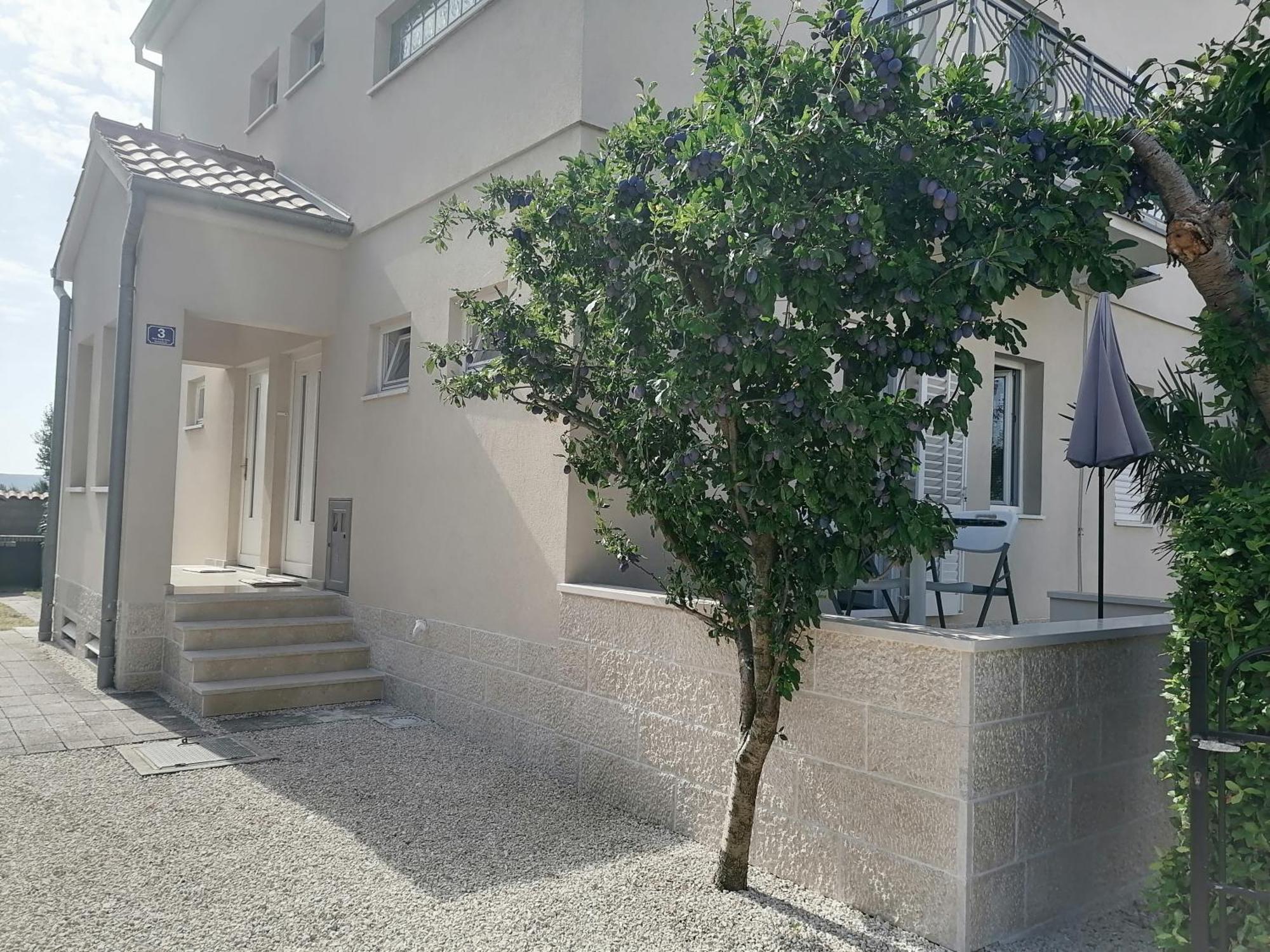 Apartmani Sruk Sukošan Buitenkant foto